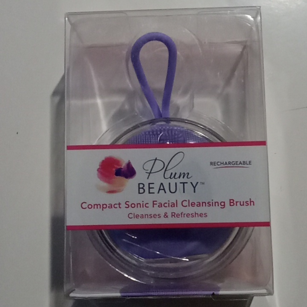 Plum Beauty Compact Sonic Facial Cleansing Brush. NWT